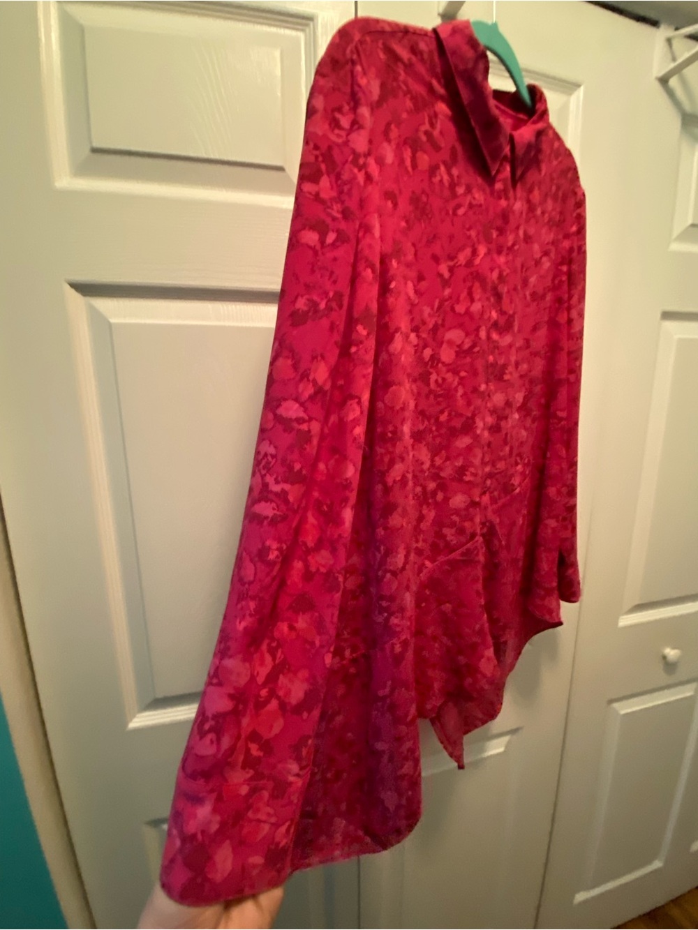 Halston Women’s Pink Abstract Floral Button Down Blouse Asymmetrical Hem XL - Picture 6 of 15
